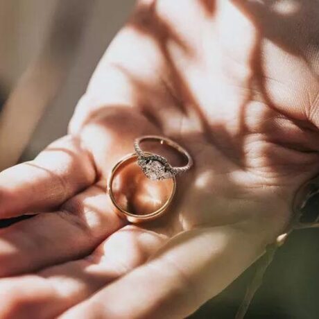 با حذف مالیات، چه قدر طلا ارزان می‌شود؟ الان طلا بخریم یا نه؟